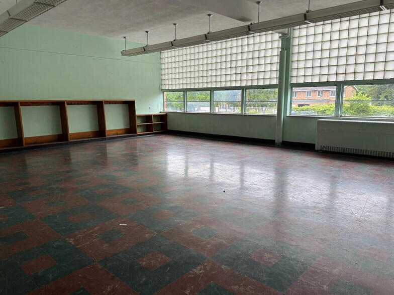 More Photos Of 89 E Genesee St, Auburn Flex For Sale