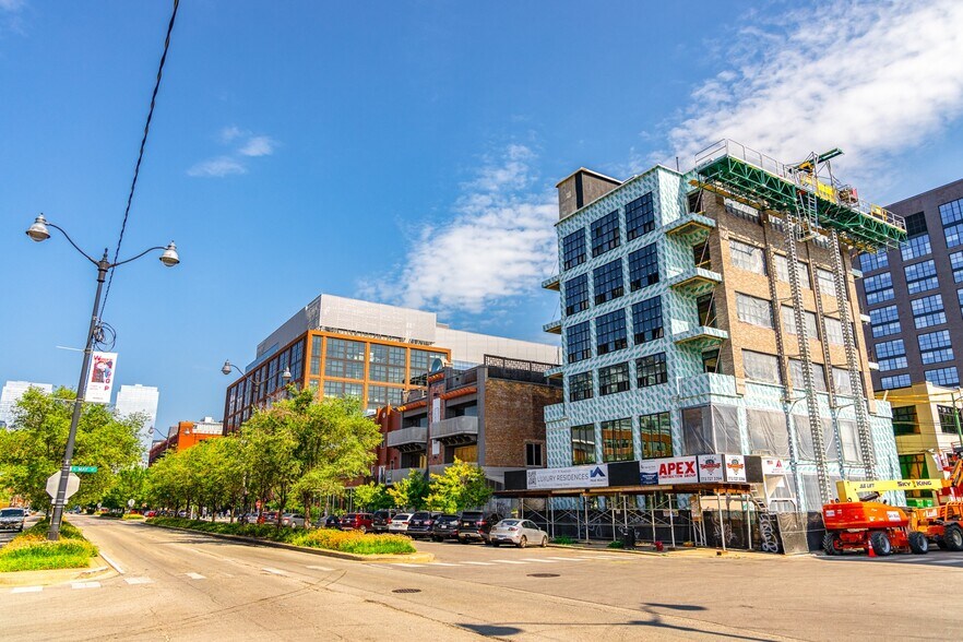 More Photos Of 1123 W Randolph St, Chicago Apartments For Lease