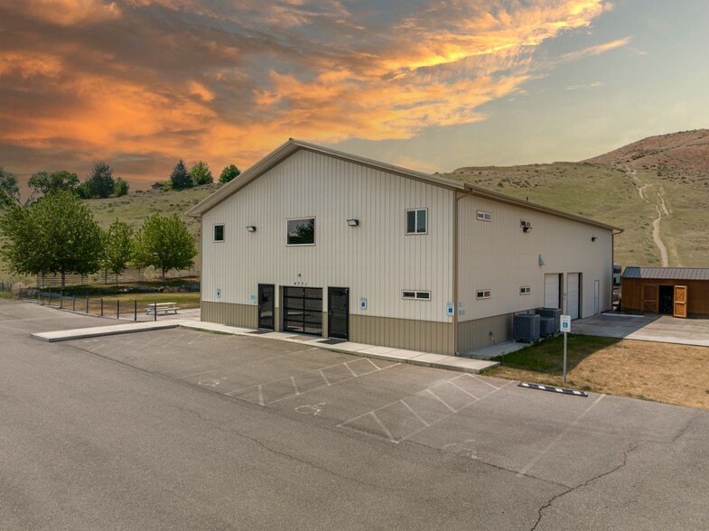 Primary Photo Of 4771 W Van Giesen St, West Richland Light Distribution For Sale