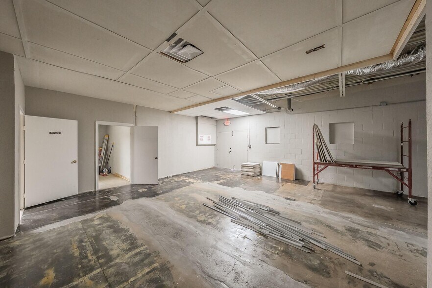 More Photos Of 5704 James Ave, Fort Worth Storefront Retail Office For Sale