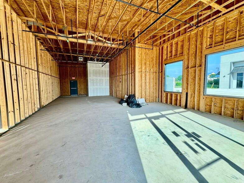 More Photos Of 700 W New Hope Dr, Cedar Park Storefront Retail Office For Lease