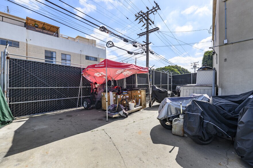 More Photos Of 2011-2013 Lincoln Blvd, Santa Monica General Retail For Sale