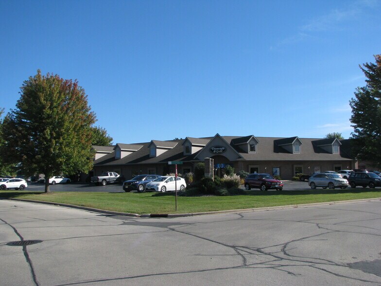 More Photos Of 2071 Central Dr, Green Bay General Retail For Lease