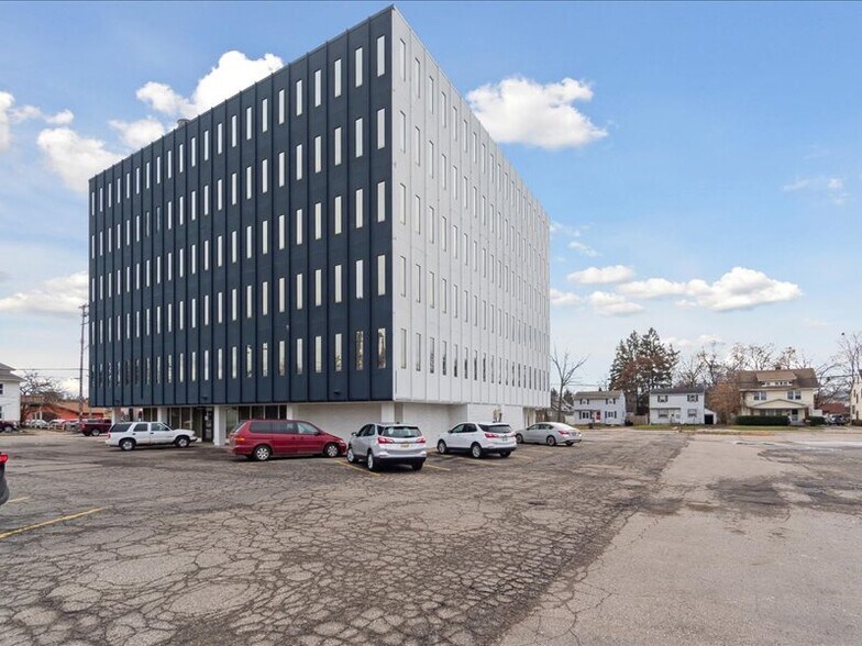 More Photos Of 1100 W Saginaw St, Lansing Medical For Sale