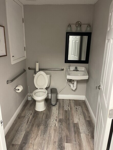 More Photos Of 496 Delaney Ave, Orlando Office For Lease