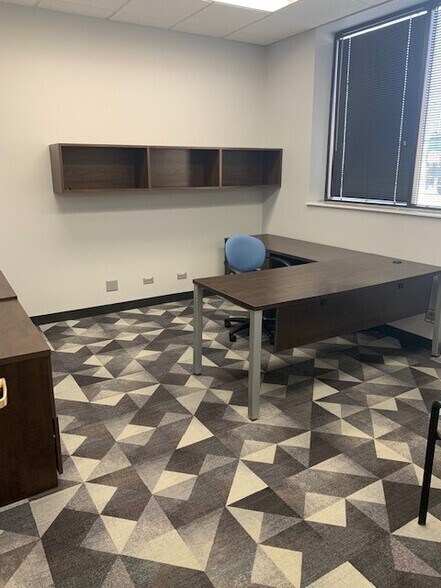 More Photos Of 2600 W 23rd St, Broadview Flex For Lease