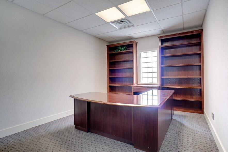 More Photos Of 1303 Northwest Hwy, Garland Office For Lease