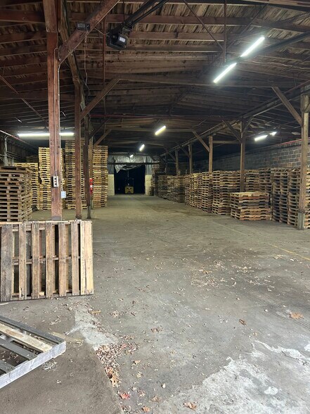 More Photos Of 15 Eagle St, Phelps Manufacturing For Lease