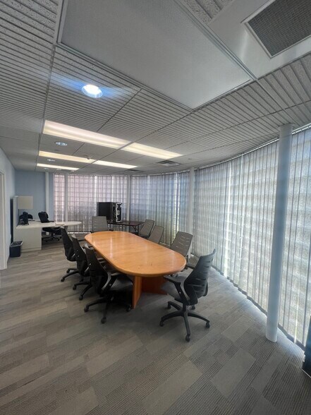 More Photos Of 1310 Centerpoint Blvd, Knoxville Medical For Sale