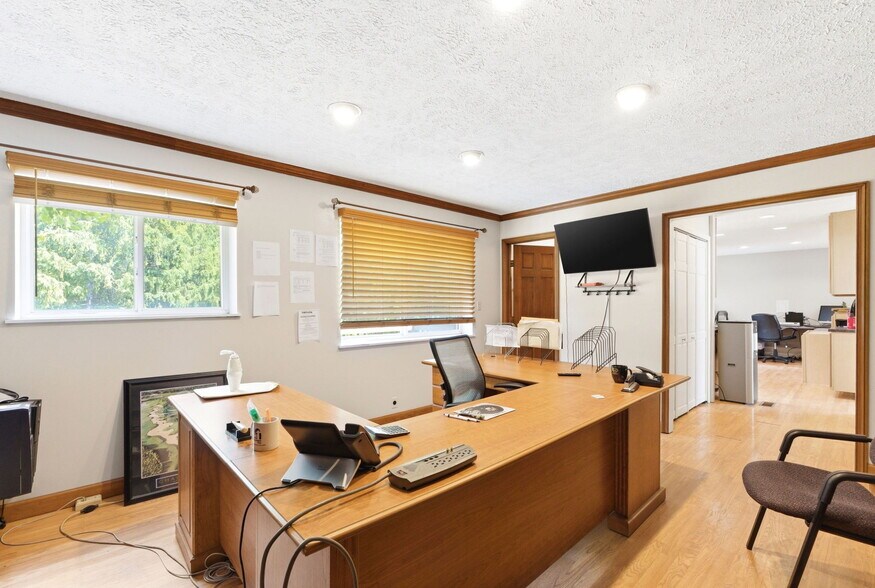 More Photos Of 10 Fairway Dr, Springboro Office Residential For Sale