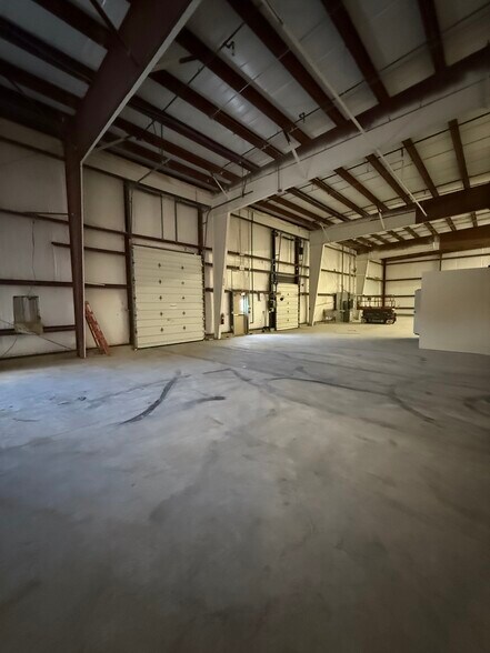 More Photos Of 6351 Inducon Dr E, Sanborn Warehouse For Sale