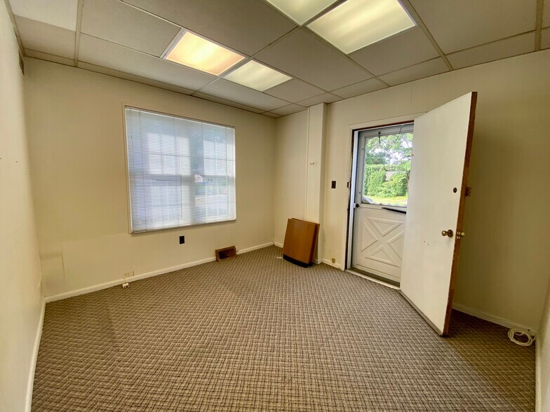 More Photos Of 402 S White Horse Pike, Audubon Office For Sale