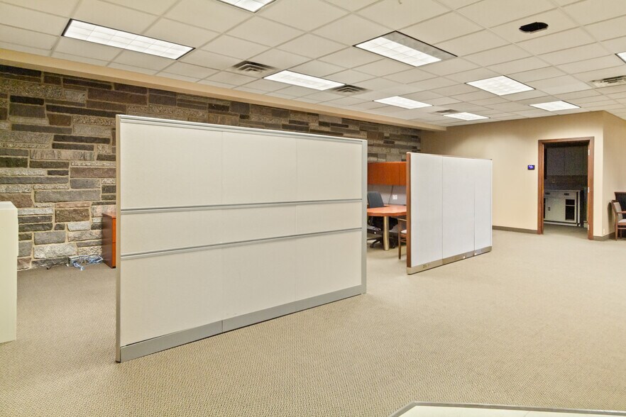 More Photos Of 17 1st Ave SW, Minot Bank For Sale