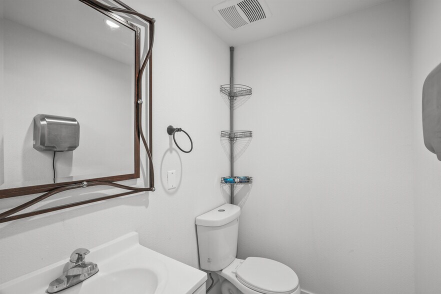 More Photos Of 1130 N Hollywood Way, Burbank Freestanding For Lease