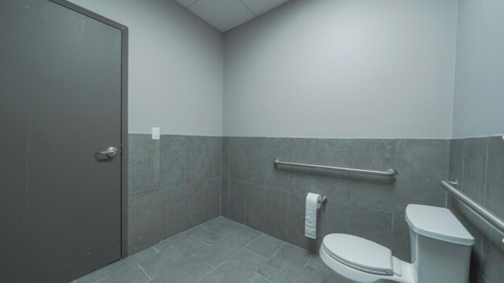 More Photos Of 8051 S Sam Houston Pky, Houston Unknown For Lease