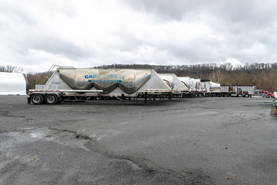 More Photos Of 56 US 46 Hwy, Columbia Distribution For Lease