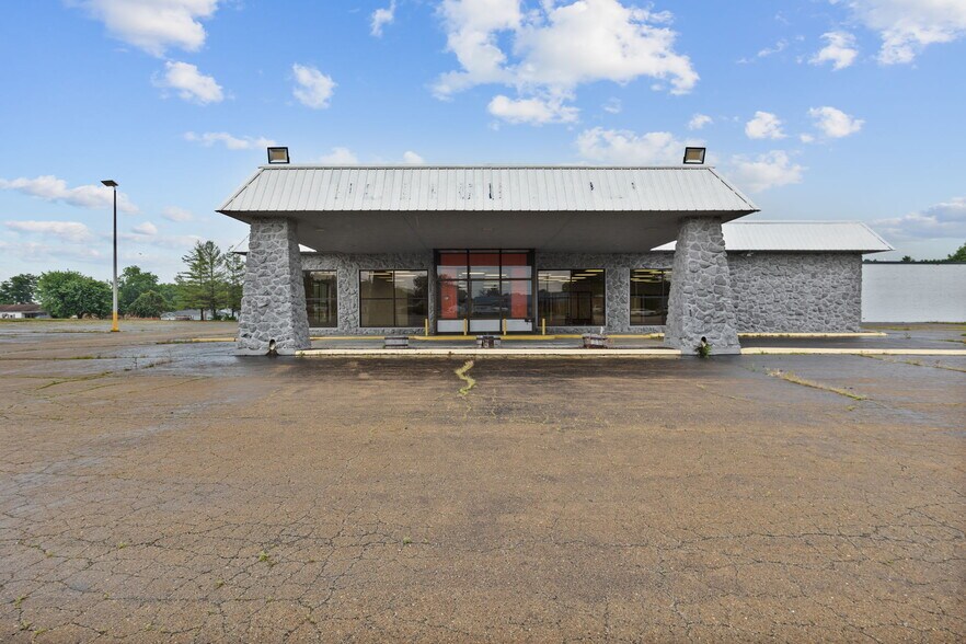 More Photos Of 610 Sainte Genevieve Dr, Sainte Genevieve Auto Dealership For Sale
