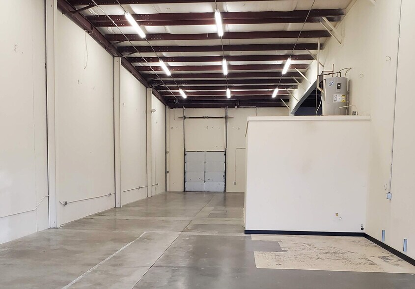 More Photos Of 3526 SE 21st St, Topeka Warehouse For Sale