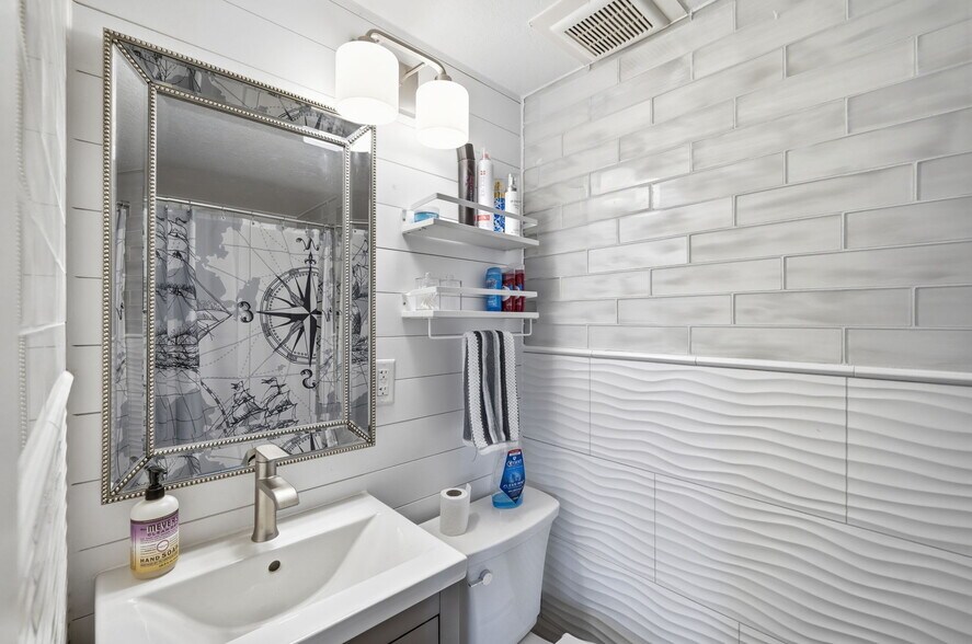 More Photos Of 20658 Wilkins Ave, Rock Hall Restaurant For Sale