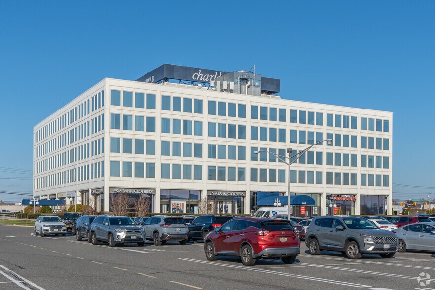 More Photos Of 600 Old Country Rd, Garden City Office For Lease