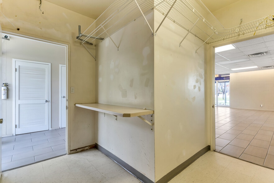 More Photos Of 11293 Torrey Rd, Fenton Storefront Retail Office For Sale