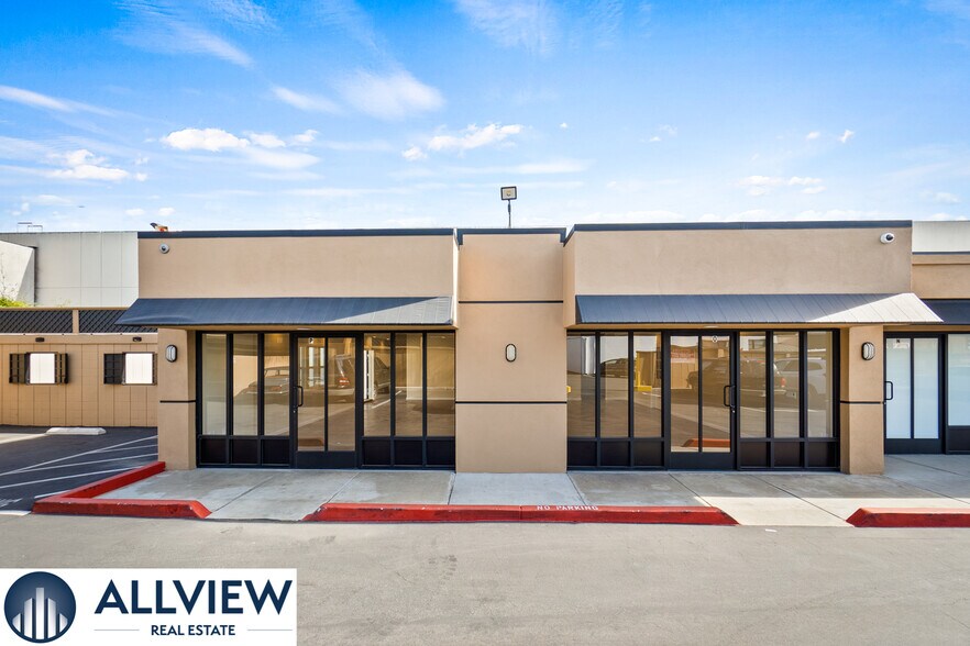 More Photos Of 130 E 17th St, Costa Mesa General Retail For Sale