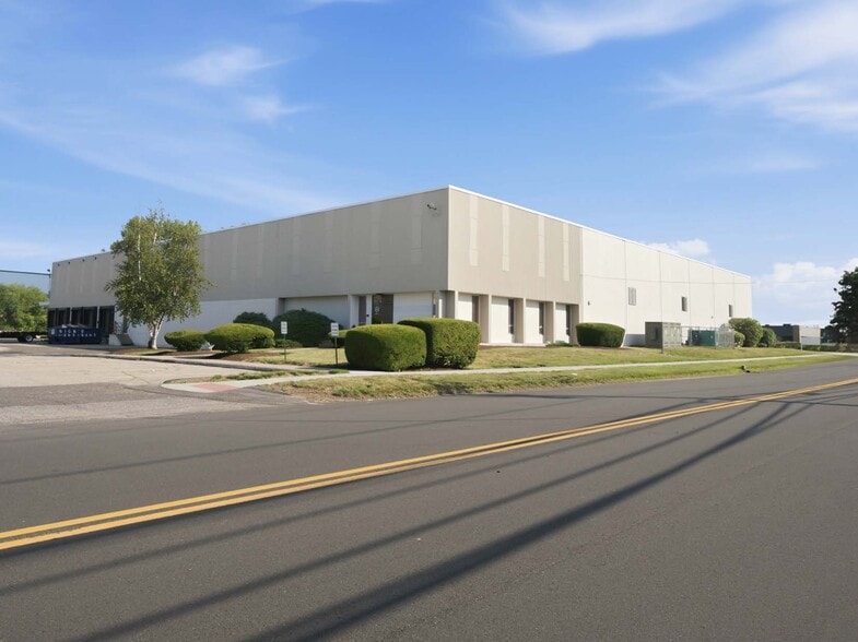 More Photos Of 200 Long Beach Blvd, Stratford Warehouse For Lease