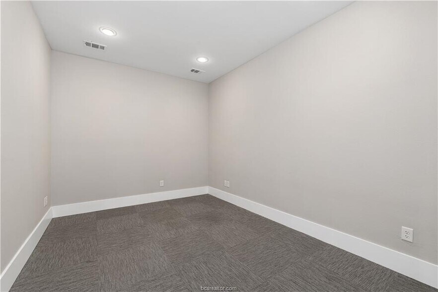 More Photos Of 1645 Greens Prairie Rd W, College Station Office For Sale
