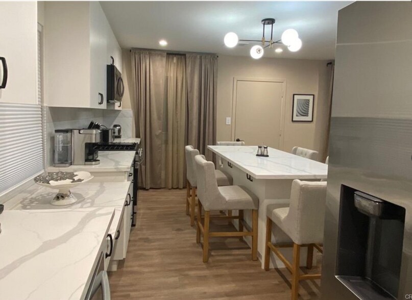 More Photos Of 405 W Broadway, Glendale Apartments For Sale