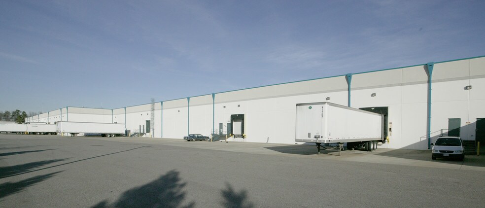 More Photos Of 5200-5210 Anthony Rd, Sandston Distribution For Lease