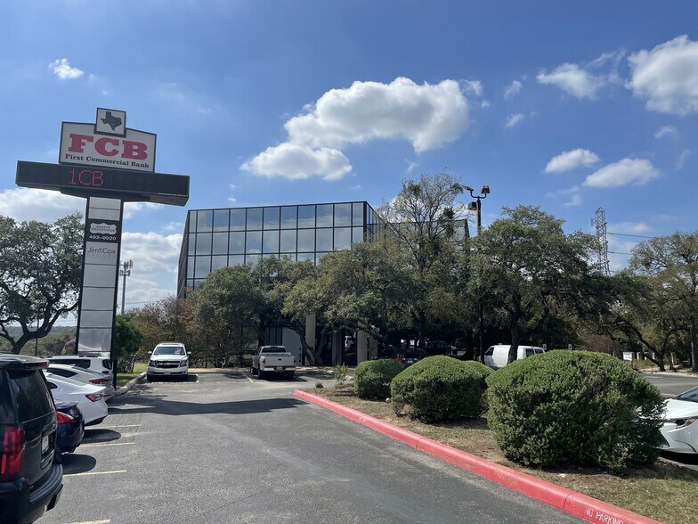 More Photos Of 13333 Blanco Rd, San Antonio Office For Lease