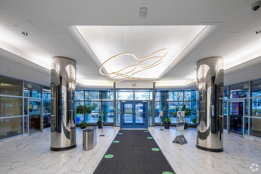 More Photos Of 95 Mural St, Richmond Hill Office For Lease