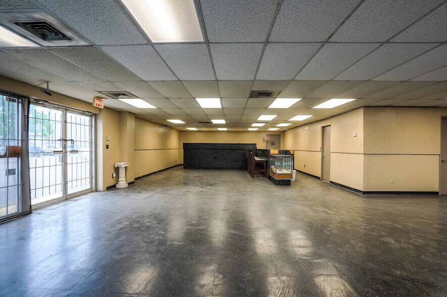 More Photos Of 409 North Loop E, Houston Flex For Sale