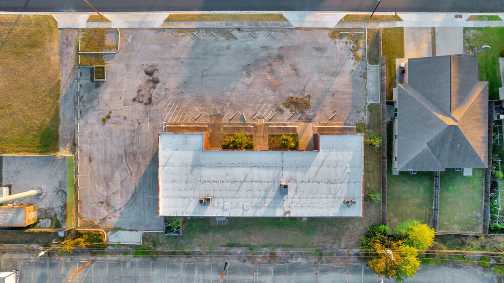 More Photos Of 104 Teakwood Dr, Victoria Medical For Sale