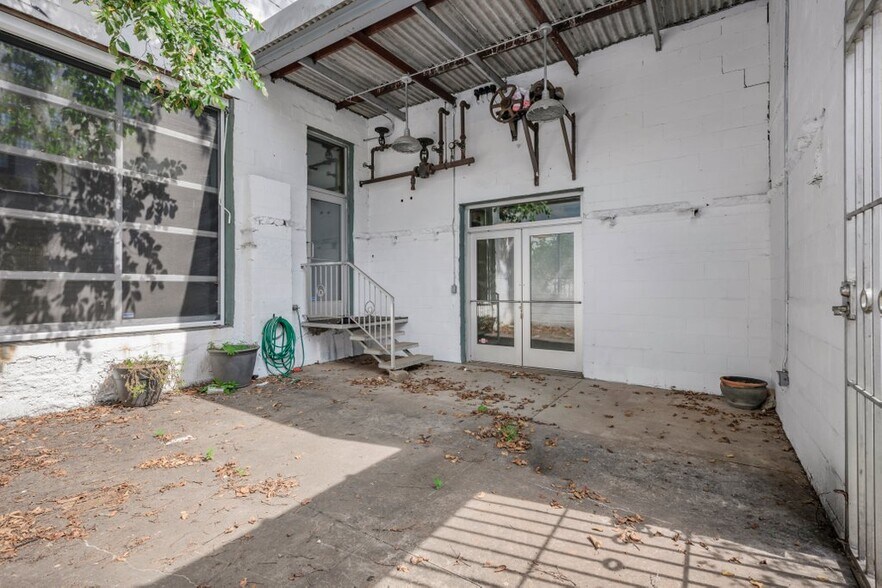 More Photos Of 2836 Lyndale Ave S, Minneapolis Office For Lease