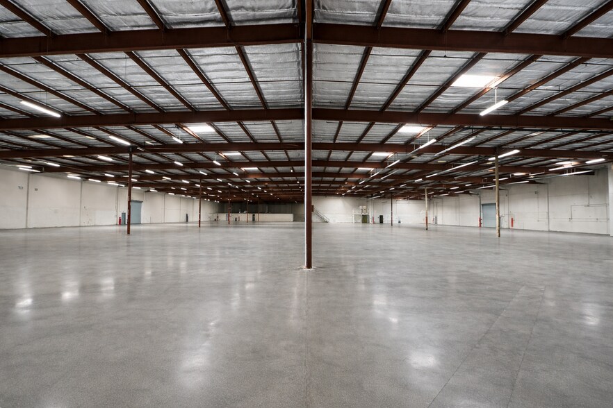 More Photos Of 17050-17100 S Margay Ave, Carson Warehouse For Lease
