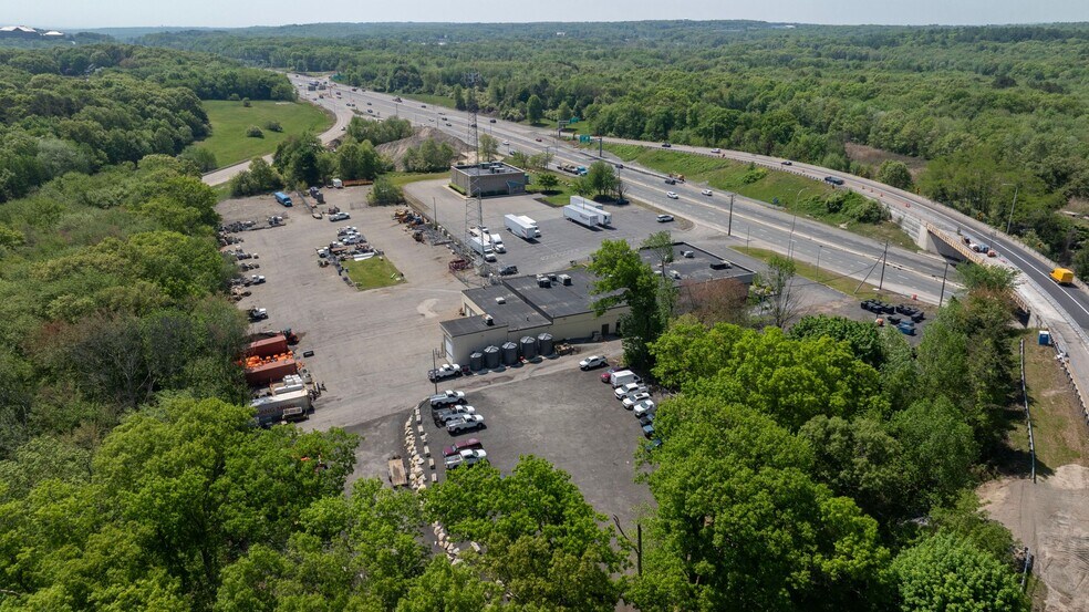 More Photos Of 1320 Eddie Dowling Hwy, Lincoln Showroom For Sale