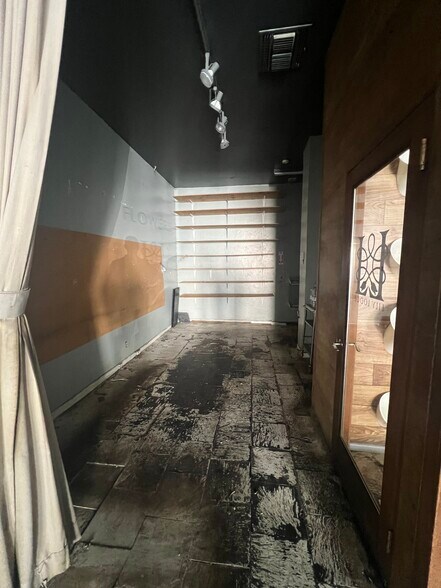 More Photos Of 638-644 N Robertson Blvd, West Hollywood General Retail For Lease