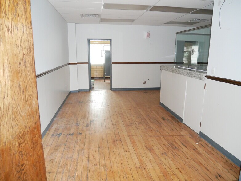 More Photos Of 105 Maple St, Rossville Light Distribution For Sale