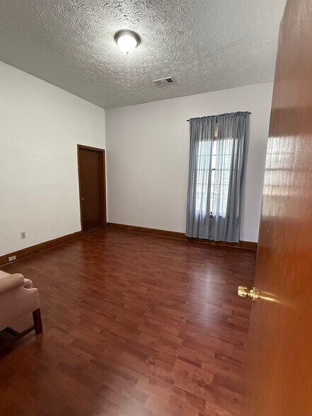 More Photos Of 905 3rd Ave, Columbus Office For Lease