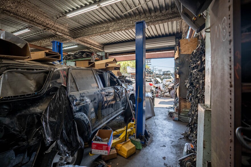 More Photos Of 11540 Hart St, North Hollywood Warehouse For Sale