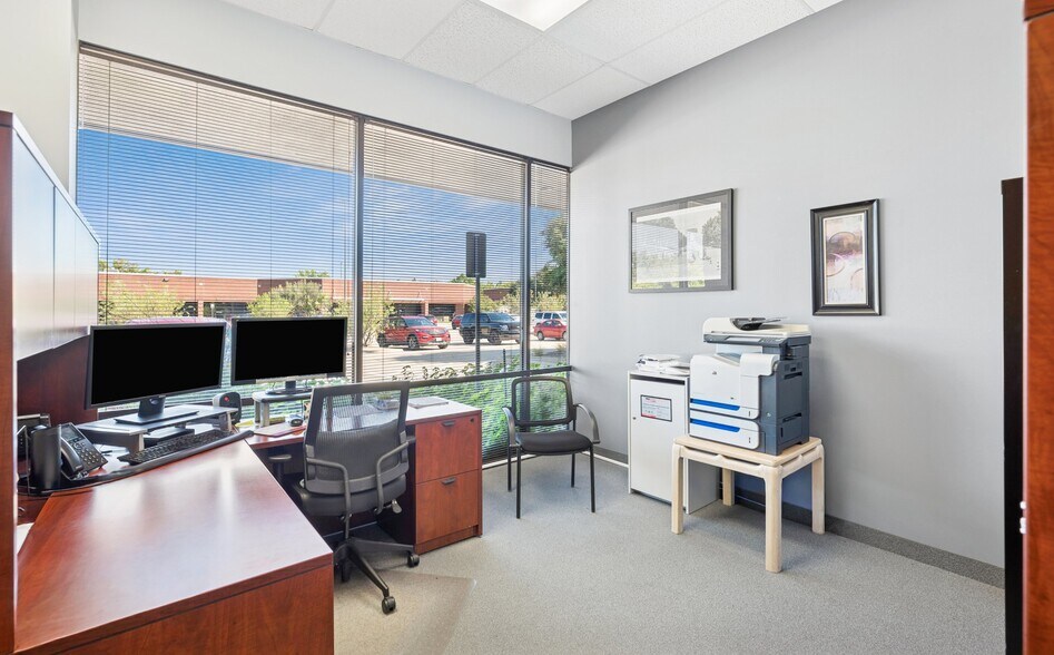 More Photos Of 3418 Midcourt Rd, Carrollton Showroom For Lease