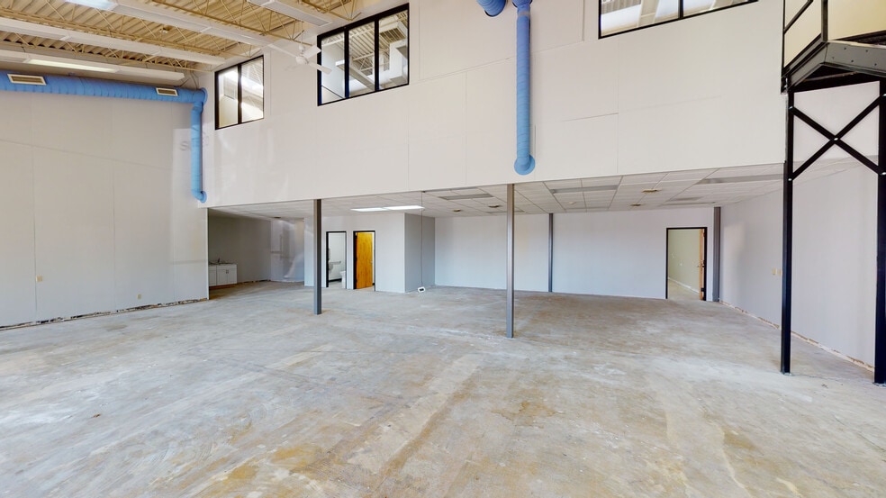 More Photos Of 2401 Directors Row, Indianapolis Unknown For Lease