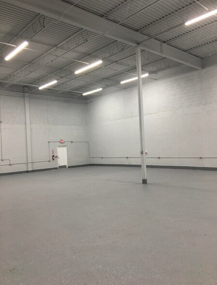 More Photos Of 2704-2870 S Park Rd, Hallandale Beach Warehouse For Lease