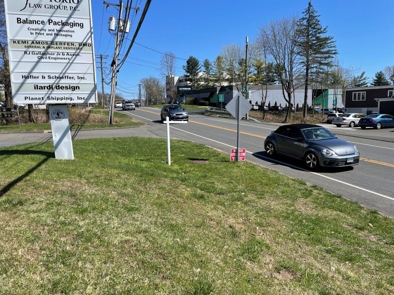 More Photos Of 39 Mill Plain Rd, Danbury Loft Creative Space For Sale