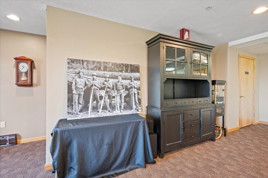 More Photos Of 341 US Route 1, Weston Hotel For Sale