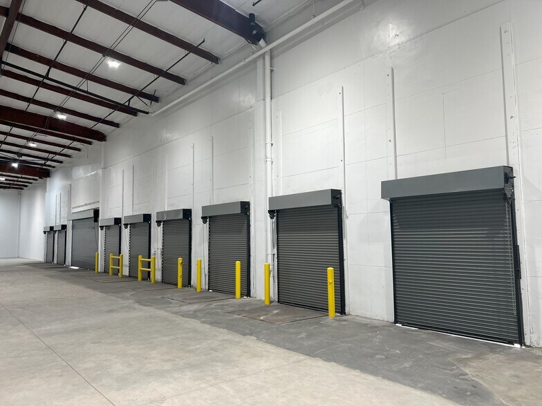 More Photos Of 2522 E 37th St, Vernon Distribution For Lease
