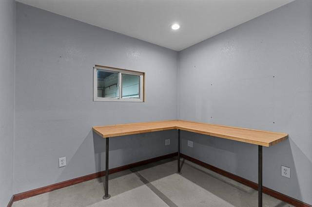 More Photos Of 8889 Oakwood Ave, Neenah Service For Sale