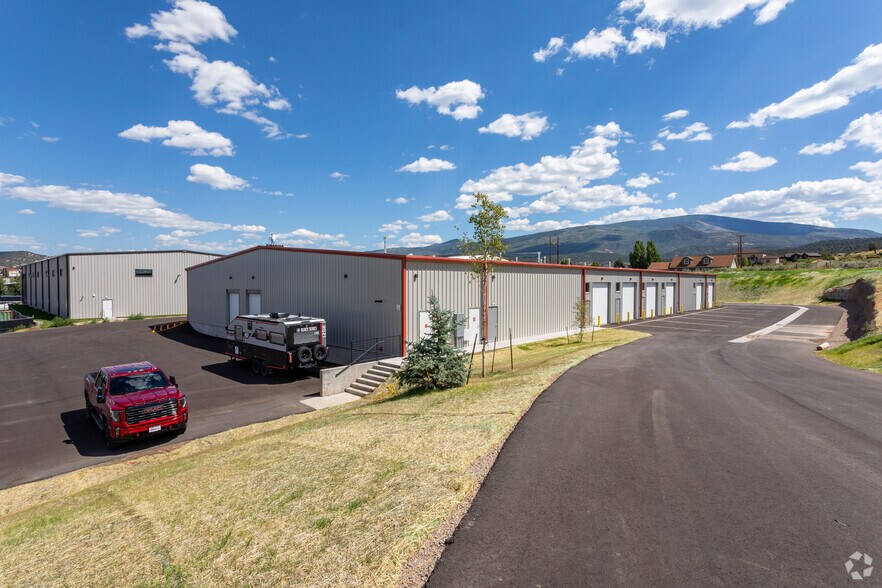 More Photos Of 707 Plane St, Gypsum Warehouse For Lease