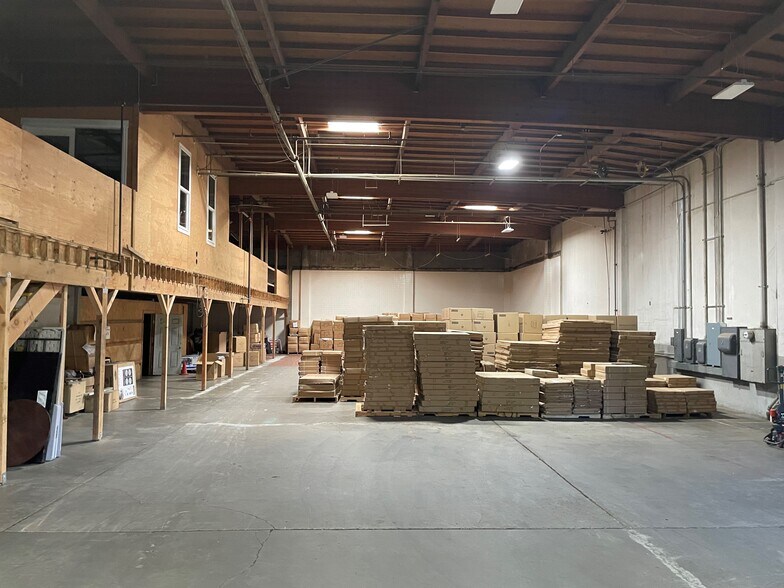 More Photos Of 741 S Airport Way, Stockton Showroom For Lease